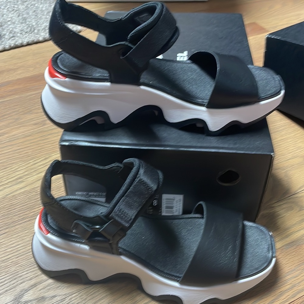 BRAND NEW Never worn Sorel Kinetic Sandels Size 8